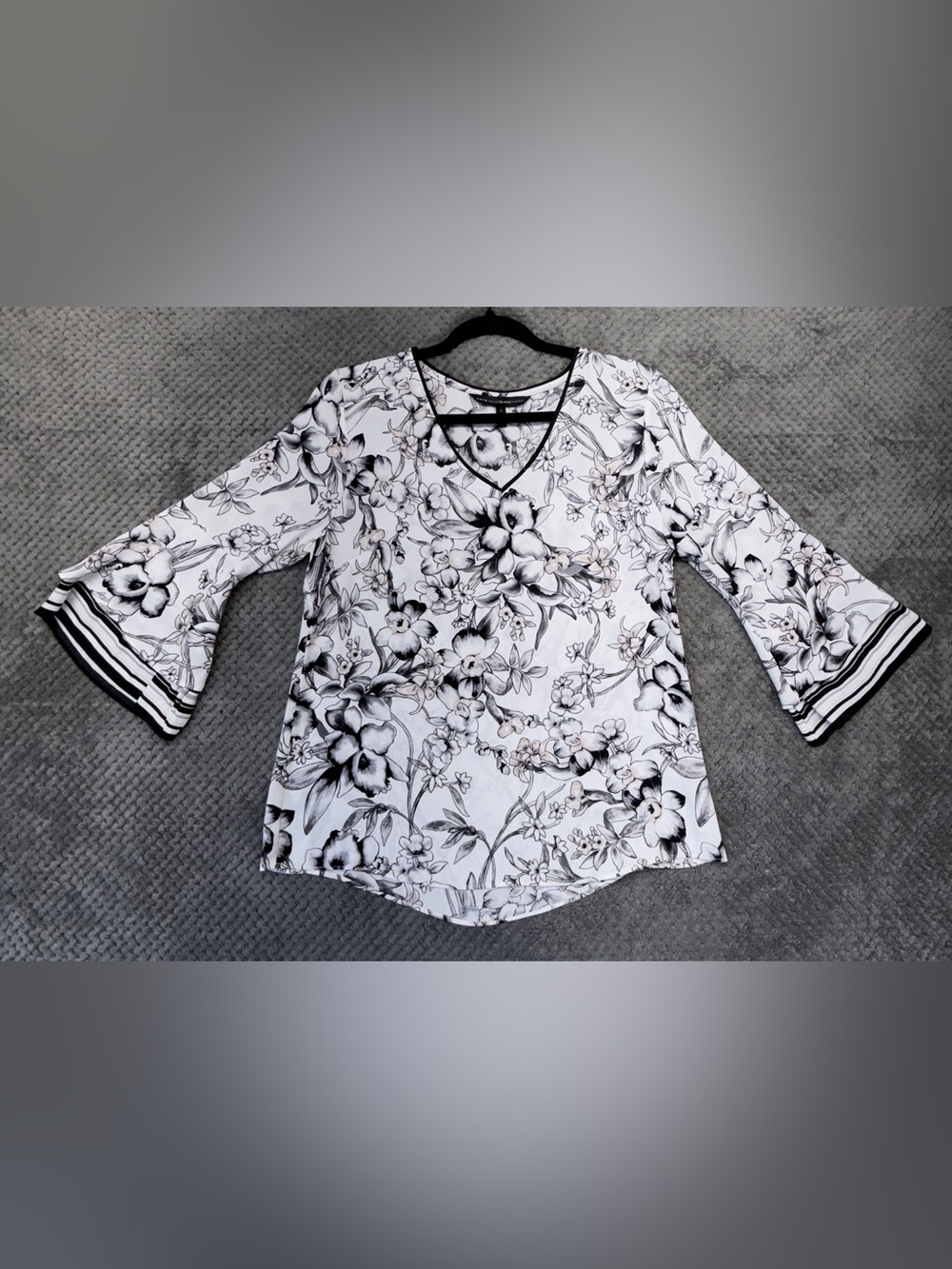White House Black Market Black & White Floral V-Neck Bell Sleeve Tunic
